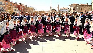 AKMEK ÜRÜNLERİ "ÇEMBERİMDE GÜL OYA" SERGİSİNİN İLGİ ODAĞI OLDU 