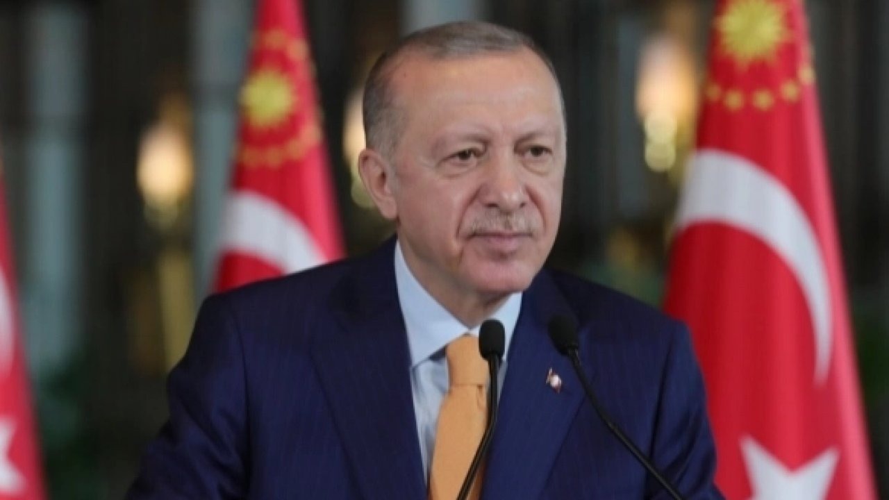 Cmhurbaşkanı Erdoğan: Şehitlerimizin aziz hatıralarını hürmetle yâd edeceğiz