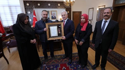 Aksaraylı şehit Lokman Akçağlayan’ın ailesine Devlet Övünç Madalyası ve Beratını takdim edildi